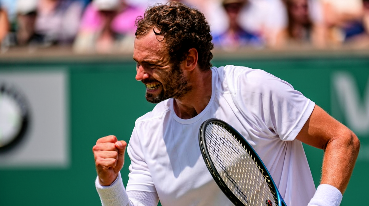 OD体育注册 - 温网2026：资格赛黑马 Safiullin 与 Mochizuki 逆袭 八强战将挑战 Djokovic 与 Sinner - OD体育